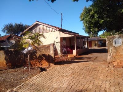 Casa para Venda, em Ubiratã, bairro Centro, 2 dormitórios, 1 banheiro, 1 vaga